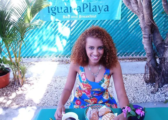 Iguanaplaya B&B Acomodação com café da manhã  *